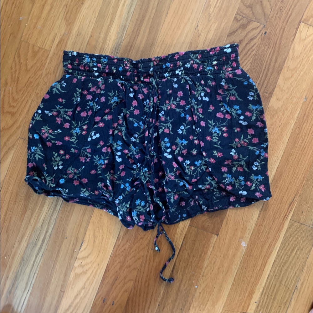 Discontinued American Eagle Outfitters Floral Flowy Shorts